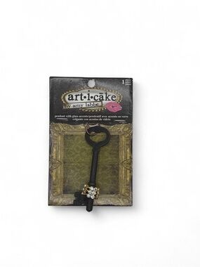 Art-i-Cake by Amy Labbe Crystal Key Pendant NWT Vintage Inspired Necklace Charm